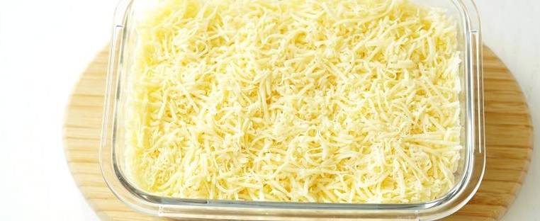 Салат «Дамский каприз» с ананасом, курицей и сыром классический