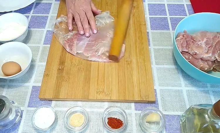 Куриные рулетики из бедра с начинкой
