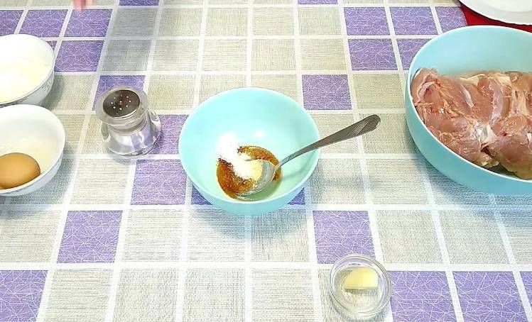 Куриные рулетики из бедра с начинкой