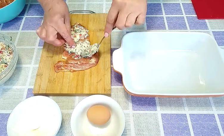 Куриные рулетики из бедра с начинкой