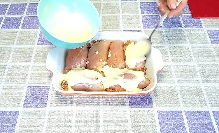 Куриные рулетики из бедра с начинкой