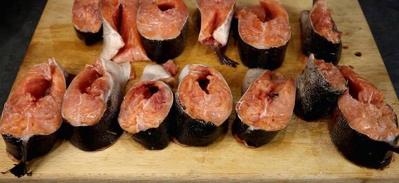 Запеченная форель с картофелем и луком в духовке