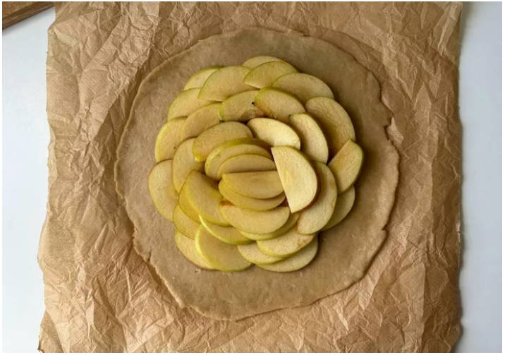 Галета с яблоками и корицей