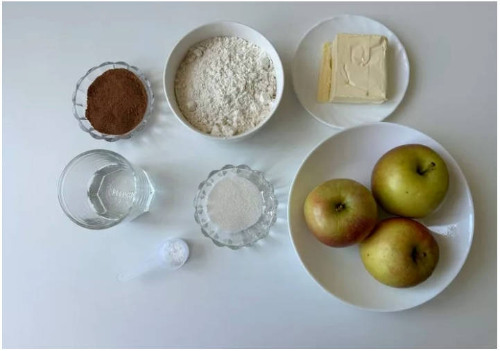 Галета с яблоками и корицей