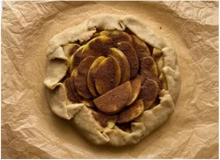 Галета с яблоками и корицей