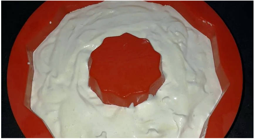 Шарлотка с заварным кремом и яблоками