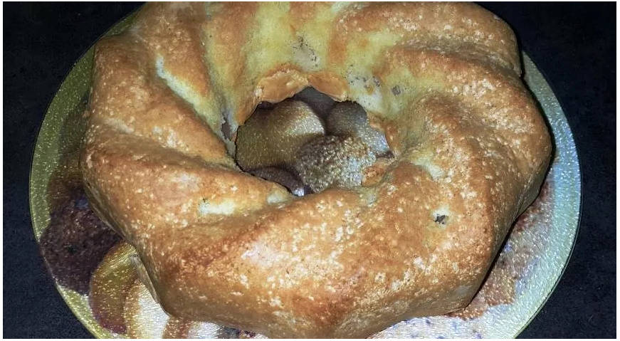 Шарлотка с заварным кремом и яблоками
