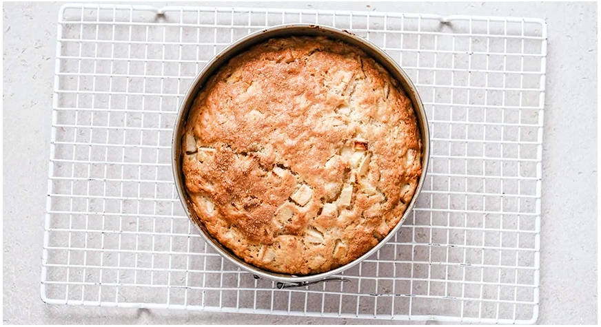 Постная шарлотка с яблоками