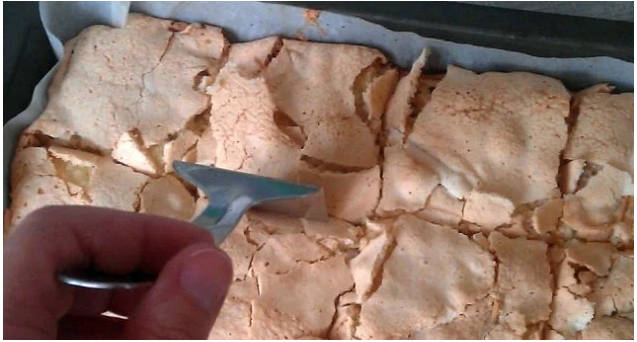 Шарлотка с яблоками с хрустящей корочкой