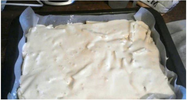 Шарлотка с яблоками с хрустящей корочкой
