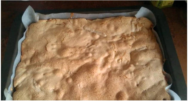 Шарлотка с яблоками с хрустящей корочкой