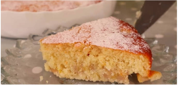 Пышная шарлотка на сыворотке с яблоками в духовке