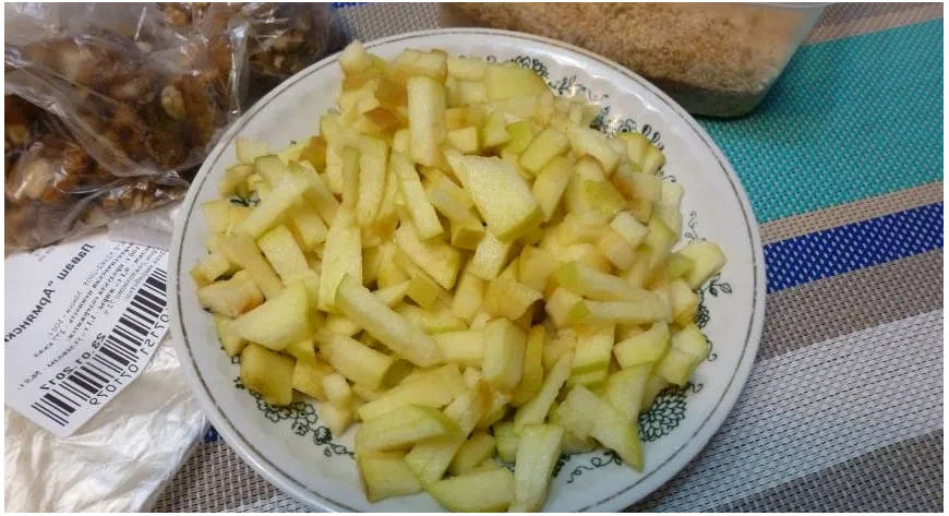 Штрудель с яблоками из лаваша