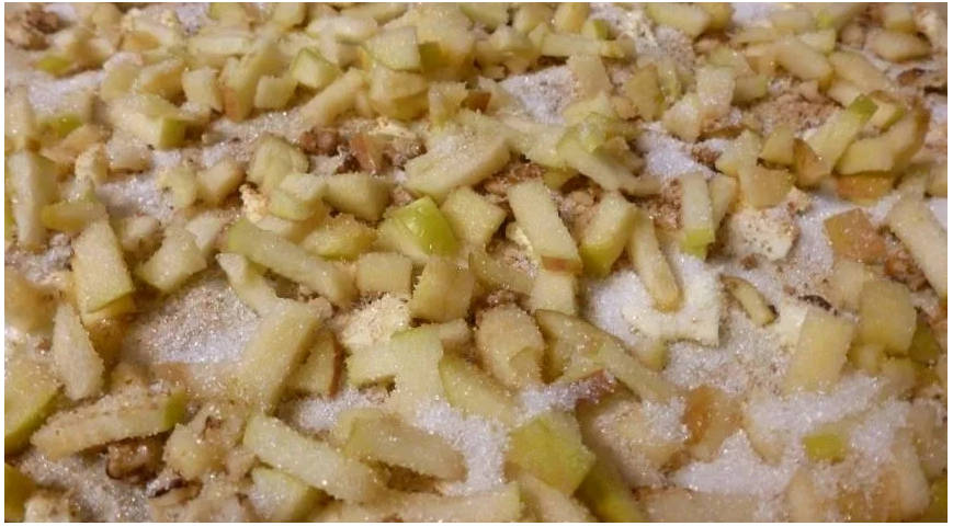 Штрудель с яблоками из лаваша
