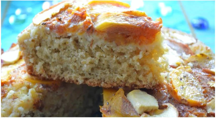 Пирог с хурмой и яблоками