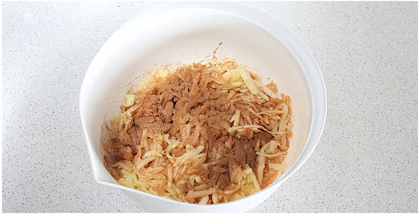 Тертый пирог с яблоками