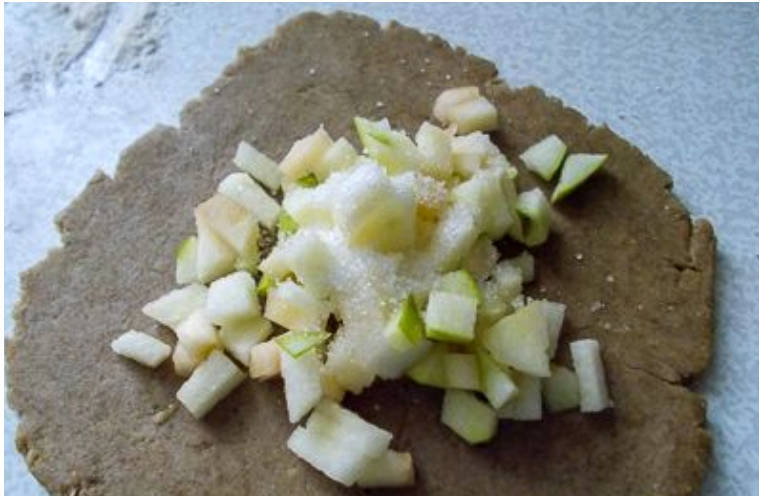 Ржаные пирожки с яблоками