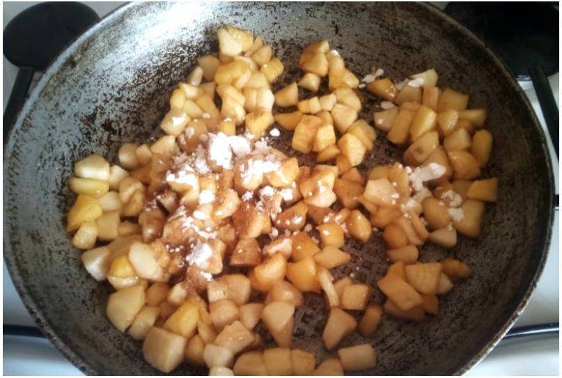 Ленивые пирожки с яблоками на сковороде