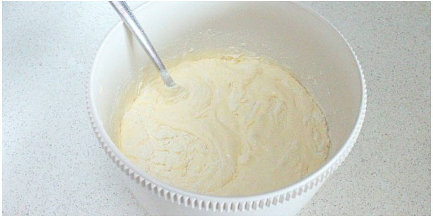 Классический бисквит с яблоками в духовке