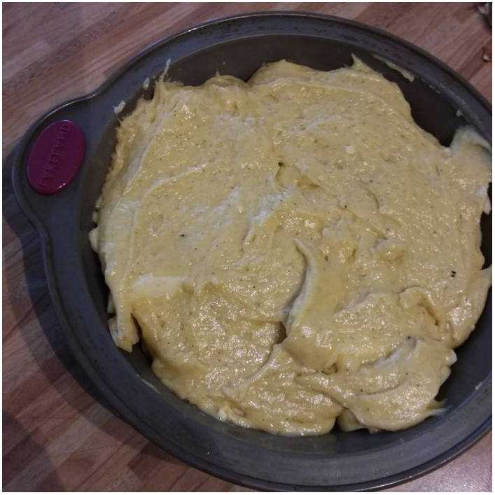 Пирог с яблоками и орехами в духовке