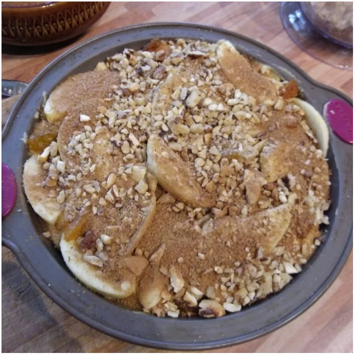 Пирог с яблоками и орехами в духовке