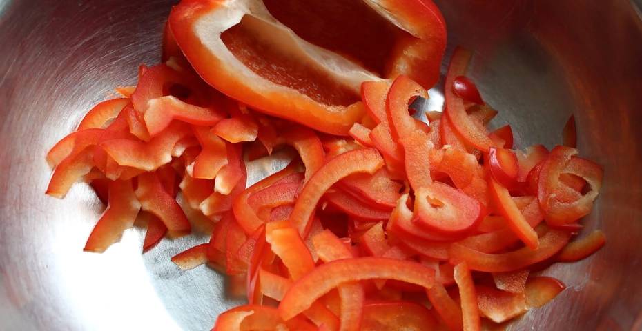 Грузинский салат с куриной печенью и помидорами