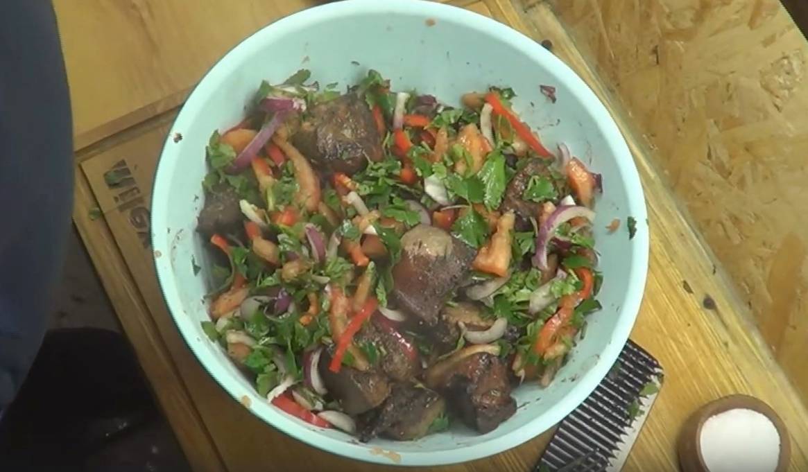 Грузинский салат с печенью