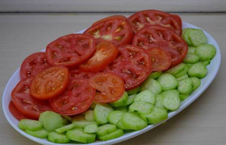 Грузинский салат с ореховым соусом