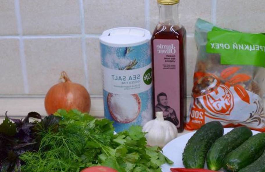 Грузинский салат с ореховым соусом