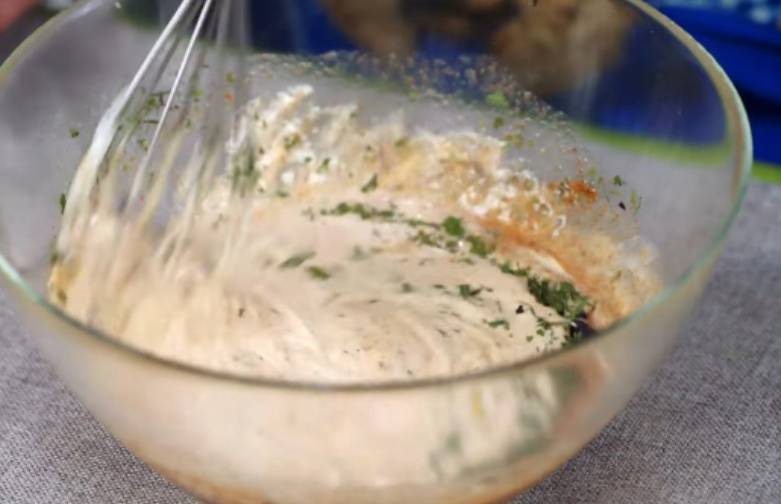 Замороженные овощи с курицей в духовке