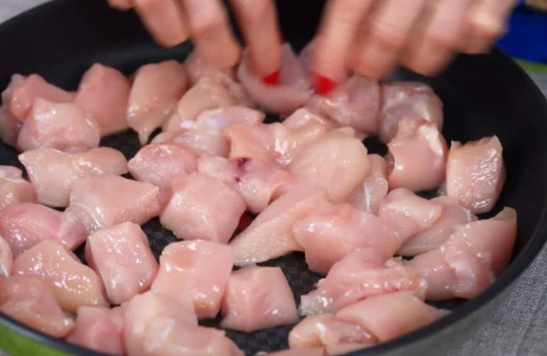 Замороженные овощи с курицей в духовке
