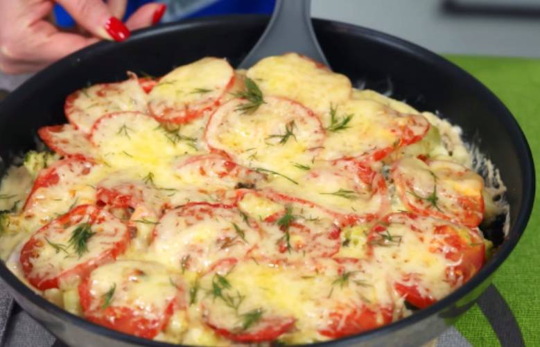 Замороженные овощи с курицей в духовке