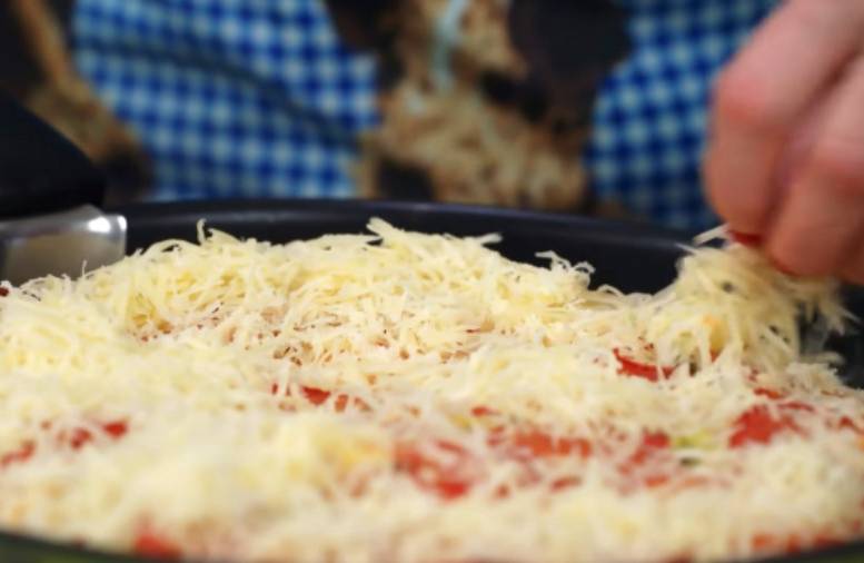 Замороженные овощи с курицей в духовке
