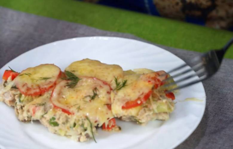 Замороженные овощи с курицей в духовке