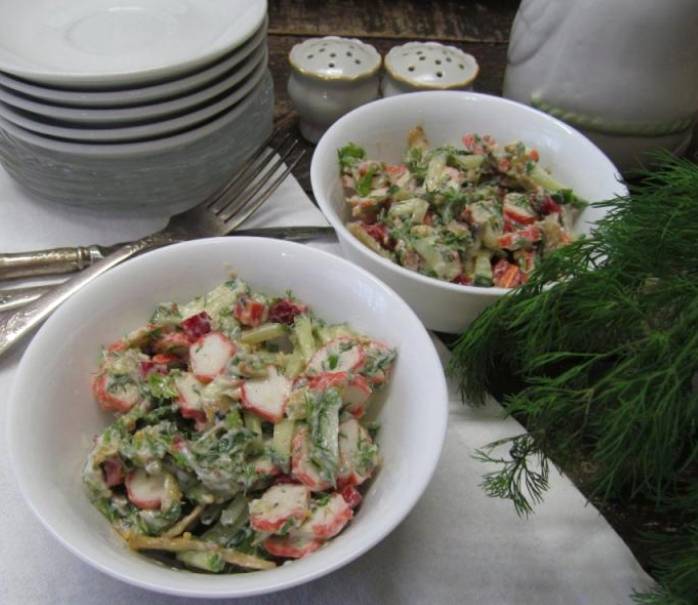 Крабовый салат со сметаной