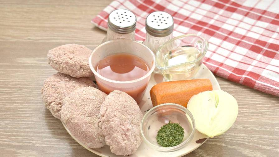 Замороженные котлеты на сковороде