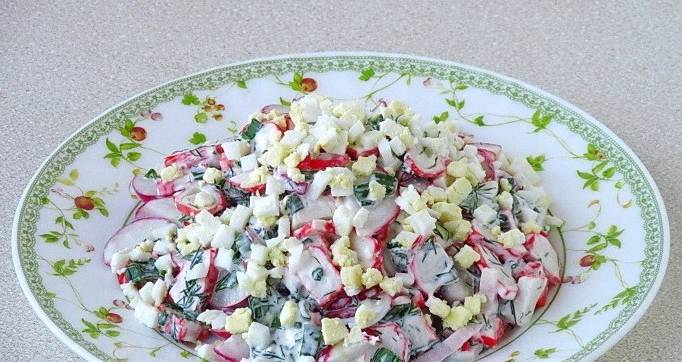 Крабовый салат с зеленью