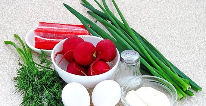 Крабовый салат с зеленью