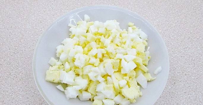 Крабовый салат с зеленью