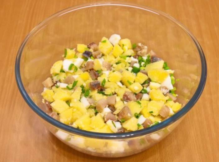 Картофельный салат с селедкой Картофельный салат с селедкой