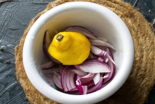 Грузинский салат с помидорами и огурцами