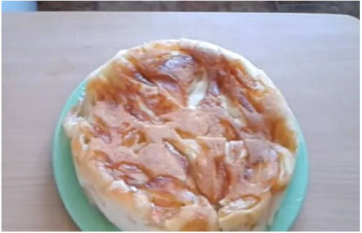 Заливной пирог с яблоками в мультиварке