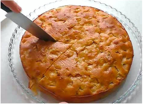Пирог с яблоками на сметане и сливочном масле в духовке