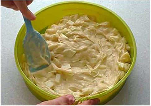 Пирог с яблоками на сметане и сливочном масле в духовке