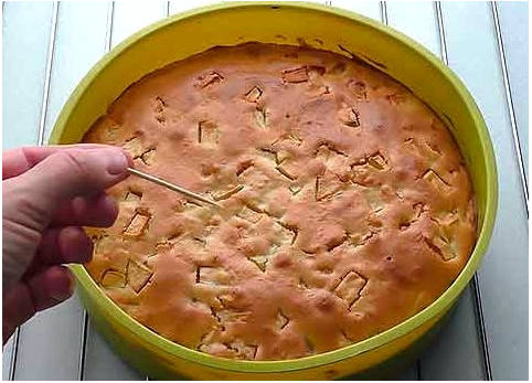 Пирог с яблоками на сметане и сливочном масле в духовке