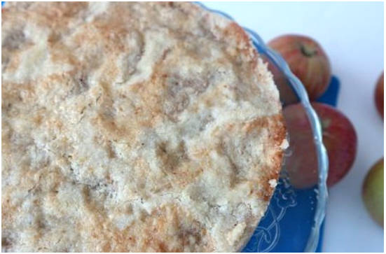 Ленивый пирог с яблоками в духовке