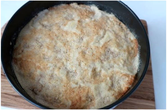 Ленивый пирог с яблоками в духовке