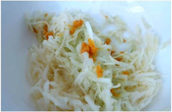 Ленивый пирог с яблоками в духовке