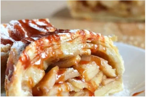 Штрудель из слоеного дрожжевого теста с яблоками и корицей