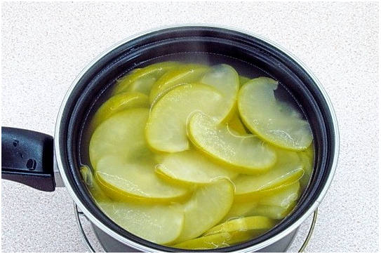 Десерт из яблок и желатина